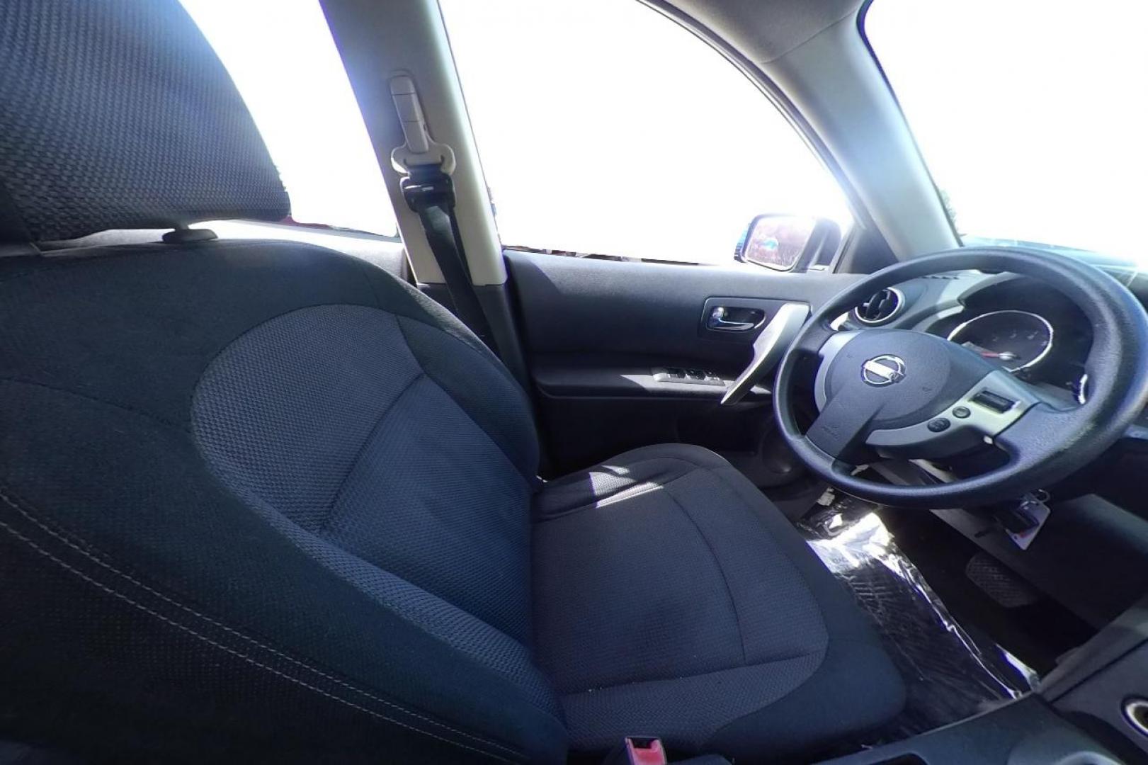 2009 Silver Nissan Rogue S 2WD (JN8AS58T49W) with an 2.5L L4 DOHC 16V engine, CVT transmission, located at 7755 State Street, Midvale, UT, 84047, (801) 753-9063, 40.610329, -111.892159 - Photo#17