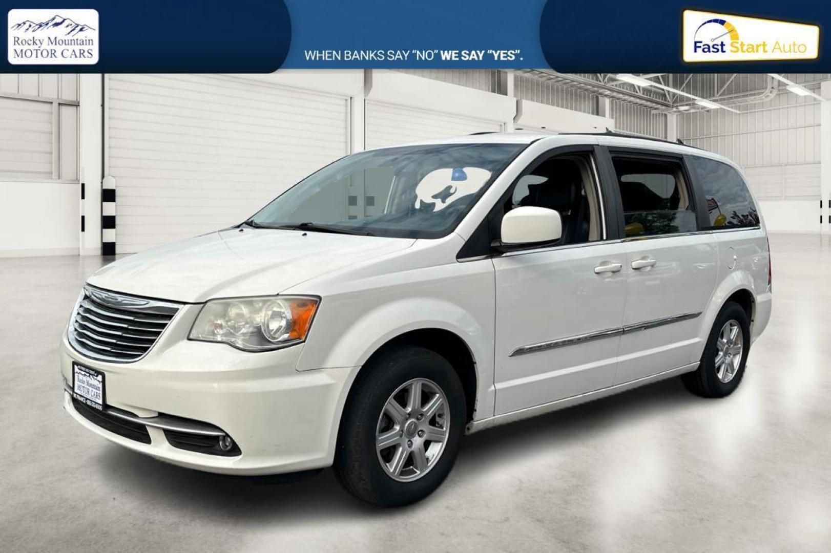 2012 White Chrysler Town and Country Touring (2C4RC1BG5CR) with an 3.6L V6 DOHC 24V engine, 6-Speed Automatic transmission, located at 7755 State Street, Midvale, UT, 84047, (801) 753-9063, 40.610329, -111.892159 - Photo#6