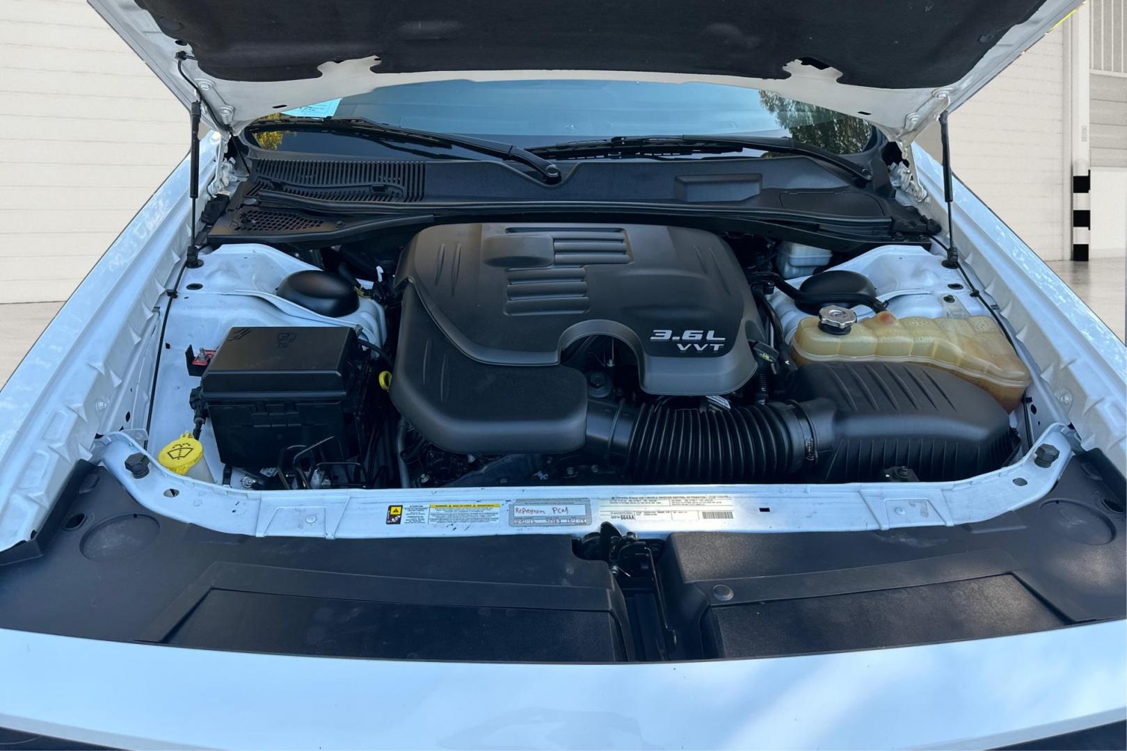 2012 White Dodge Challenger SXT (2C3CDYAG7CH) with an 3.6L V6 DOHC 24V engine, 4-Speed Automatic transmission, located at 767 S State Road, Pleasant Grove, UT, 84062, (801) 785-1058, 40.354839, -111.736687 - Photo#8
