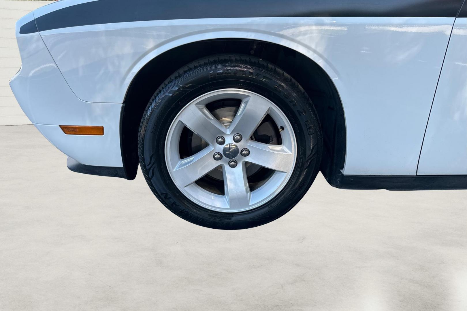 2012 White Dodge Challenger SXT (2C3CDYAG7CH) with an 3.6L V6 DOHC 24V engine, 4-Speed Automatic transmission, located at 767 S State Road, Pleasant Grove, UT, 84062, (801) 785-1058, 40.354839, -111.736687 - Photo#9