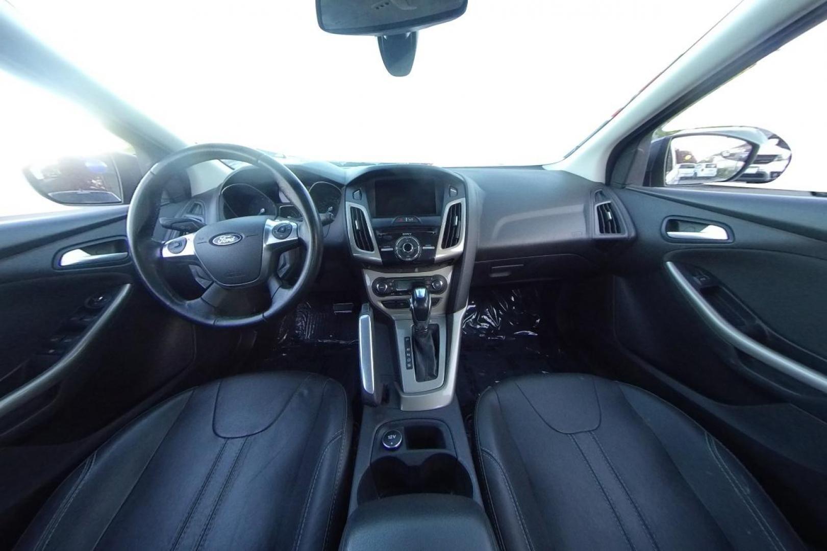 2012 Gray Ford Focus SEL (1FAHP3M24CL) with an 2.0L L4 DOHC 16V engine, 6-Speed Automatic transmission, located at 767 S State Road, Pleasant Grove, UT, 84062, (801) 785-1058, 40.354839, -111.736687 - Photo#14