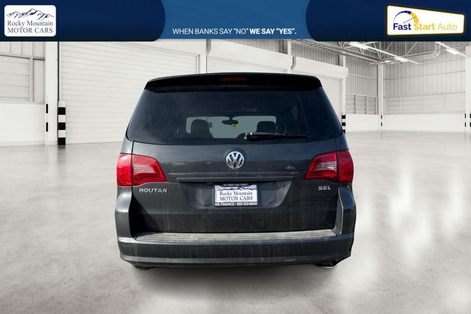 2012 Gray Volkswagen Routan SEL (2C4RVACG7CR) with an 3.6L V6 DOHC 24V engine, 6-Speed Automatic transmission, located at 7755 State Street, Midvale, UT, 84047, (801) 753-9063, 40.610329, -111.892159 - Photo#4