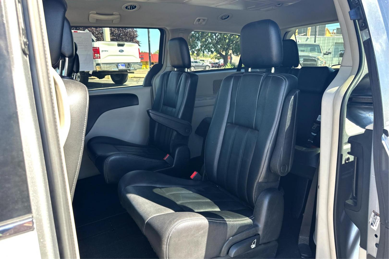 2013 Silver Chrysler Town and Country Touring (2C4RC1BG6DR) with an 3.6L V6 DOHC 24V engine, 6-Speed Automatic transmission, located at 7755 State Street, Midvale, UT, 84047, (801) 753-9063, 40.610329, -111.892159 - Photo#11