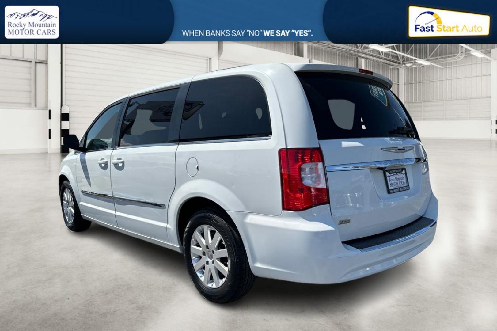 2013 White Chrysler Town and Country Touring (2C4RC1BG4DR) with an 3.6L V6 DOHC 24V engine, 6-Speed Automatic transmission, located at 7755 State Street, Midvale, UT, 84047, (801) 753-9063, 40.610329, -111.892159 - Photo#5