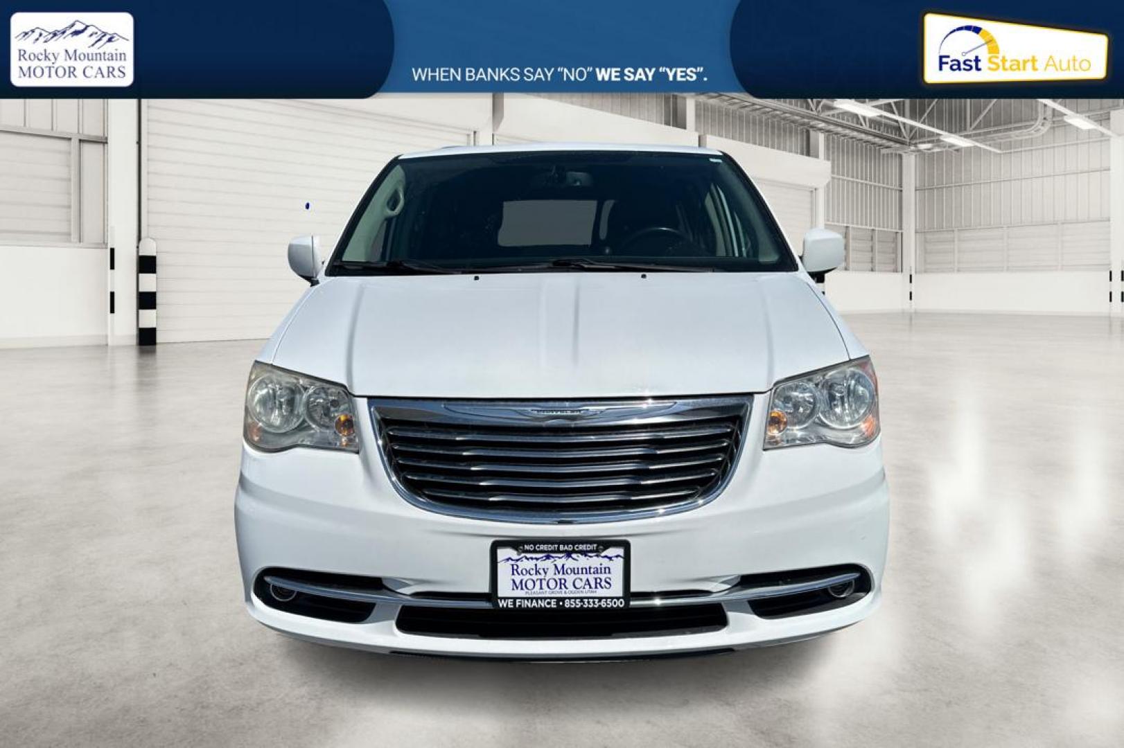 2013 White Chrysler Town and Country Touring (2C4RC1BG4DR) with an 3.6L V6 DOHC 24V engine, 6-Speed Automatic transmission, located at 7755 State Street, Midvale, UT, 84047, (801) 753-9063, 40.610329, -111.892159 - Photo#9