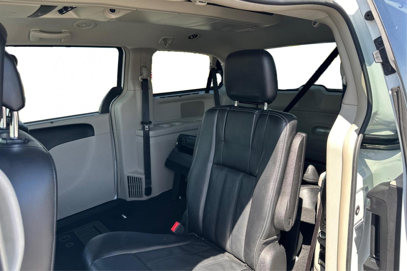 2013 White Chrysler Town and Country Touring (2C4RC1BG4DR) with an 3.6L V6 DOHC 24V engine, 6-Speed Automatic transmission, located at 7755 State Street, Midvale, UT, 84047, (801) 753-9063, 40.610329, -111.892159 - Photo#15