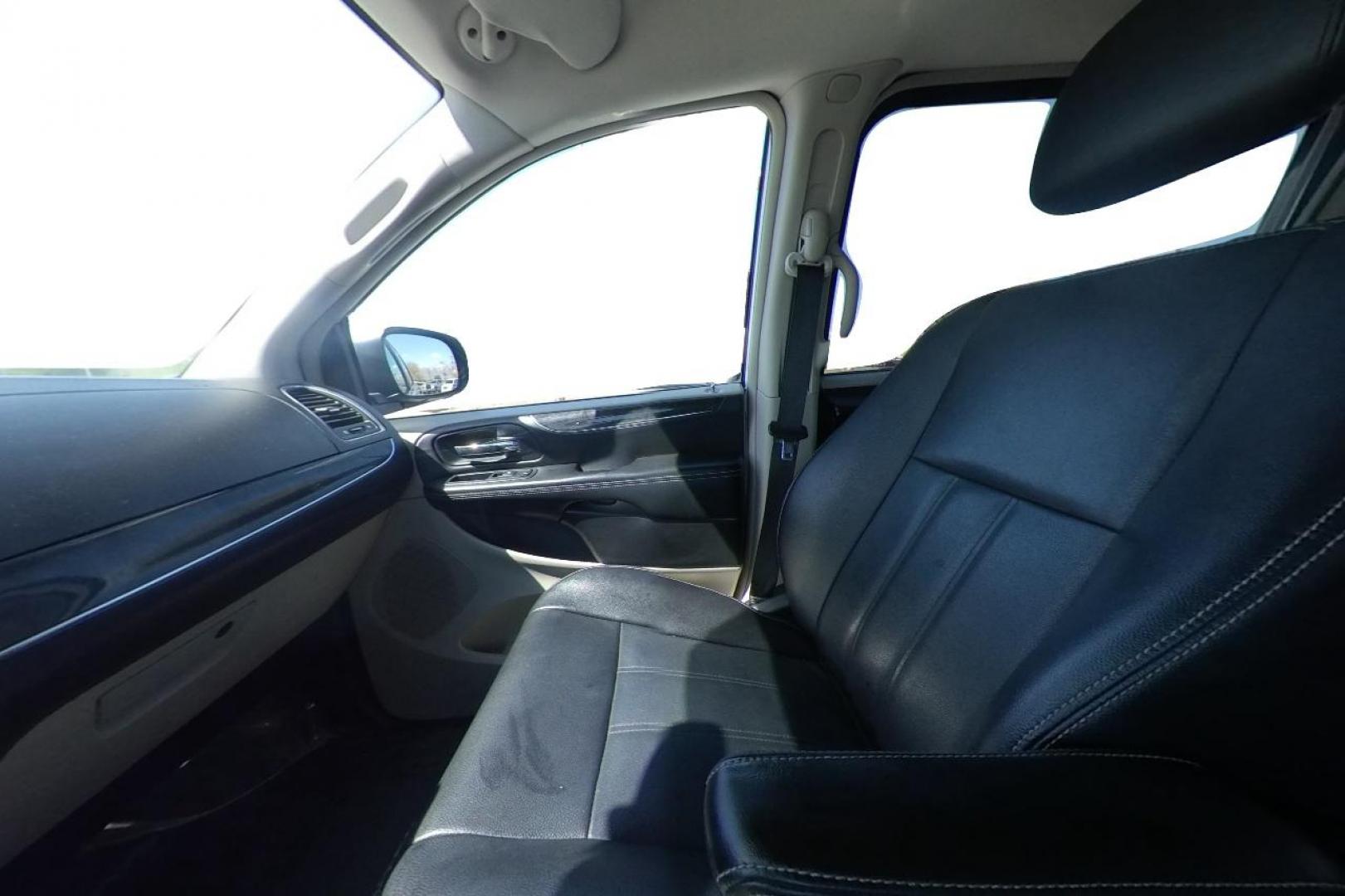 2013 White Chrysler Town and Country Touring (2C4RC1BG4DR) with an 3.6L V6 DOHC 24V engine, 6-Speed Automatic transmission, located at 7755 State Street, Midvale, UT, 84047, (801) 753-9063, 40.610329, -111.892159 - Photo#17