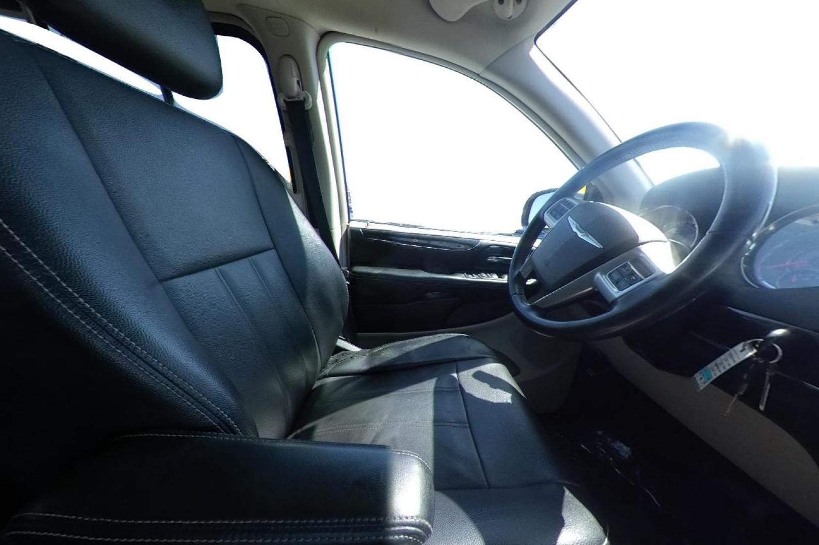 2013 White Chrysler Town and Country Touring (2C4RC1BG4DR) with an 3.6L V6 DOHC 24V engine, 6-Speed Automatic transmission, located at 7755 State Street, Midvale, UT, 84047, (801) 753-9063, 40.610329, -111.892159 - Photo#19