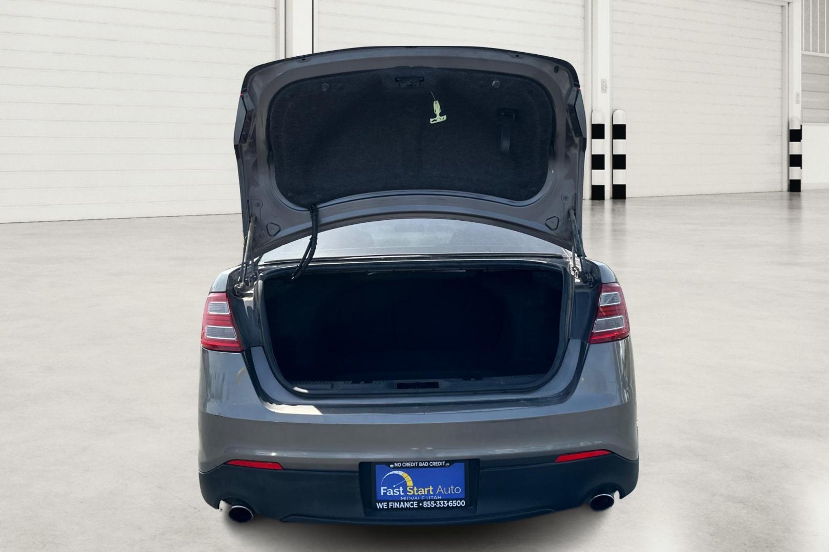 2013 Gray Ford Taurus SEL FWD (1FAHP2E87DG) with an 3.5L V6 DOHC 24V engine, 6-Speed Automatic transmission, located at 7755 State Street, Midvale, UT, 84047, (801) 753-9063, 40.610329, -111.892159 - Photo#13