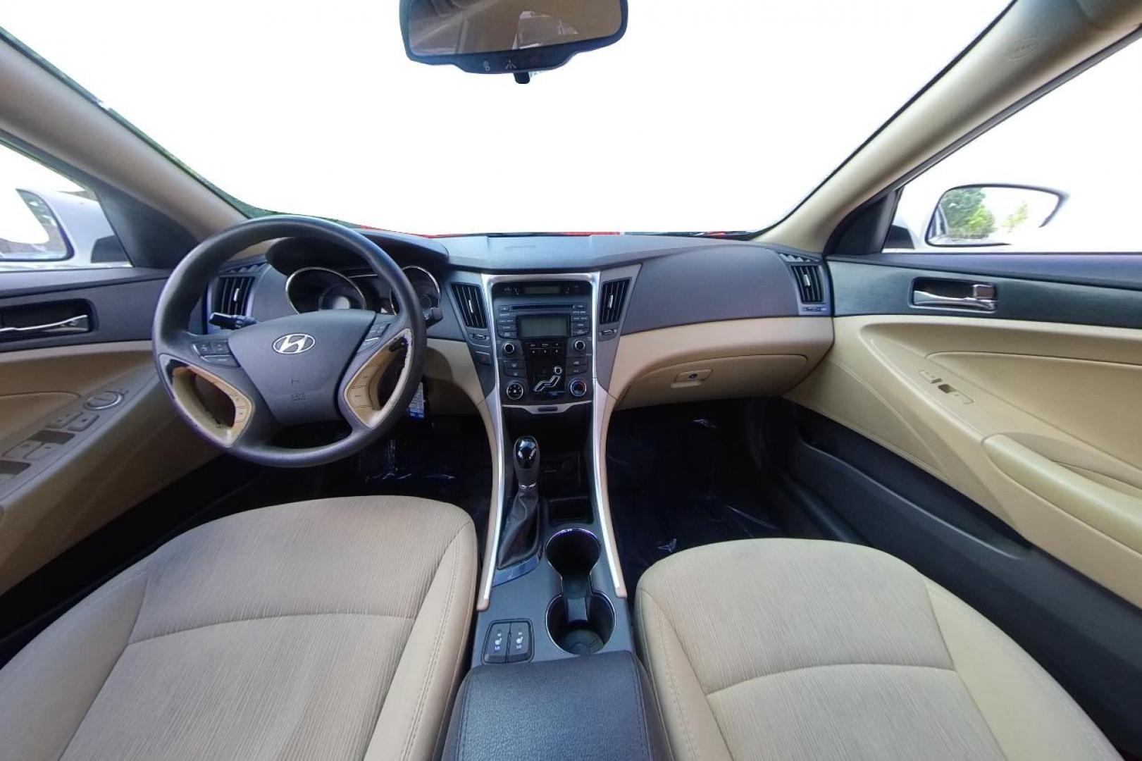 2013 White Hyundai Sonata GLS (5NPEB4AC4DH) with an 2.4L L4 DOHC 16V engine, 6-Speed Automatic transmission, located at 7755 State Street, Midvale, UT, 84047, (801) 753-9063, 40.610329, -111.892159 - Photo#14