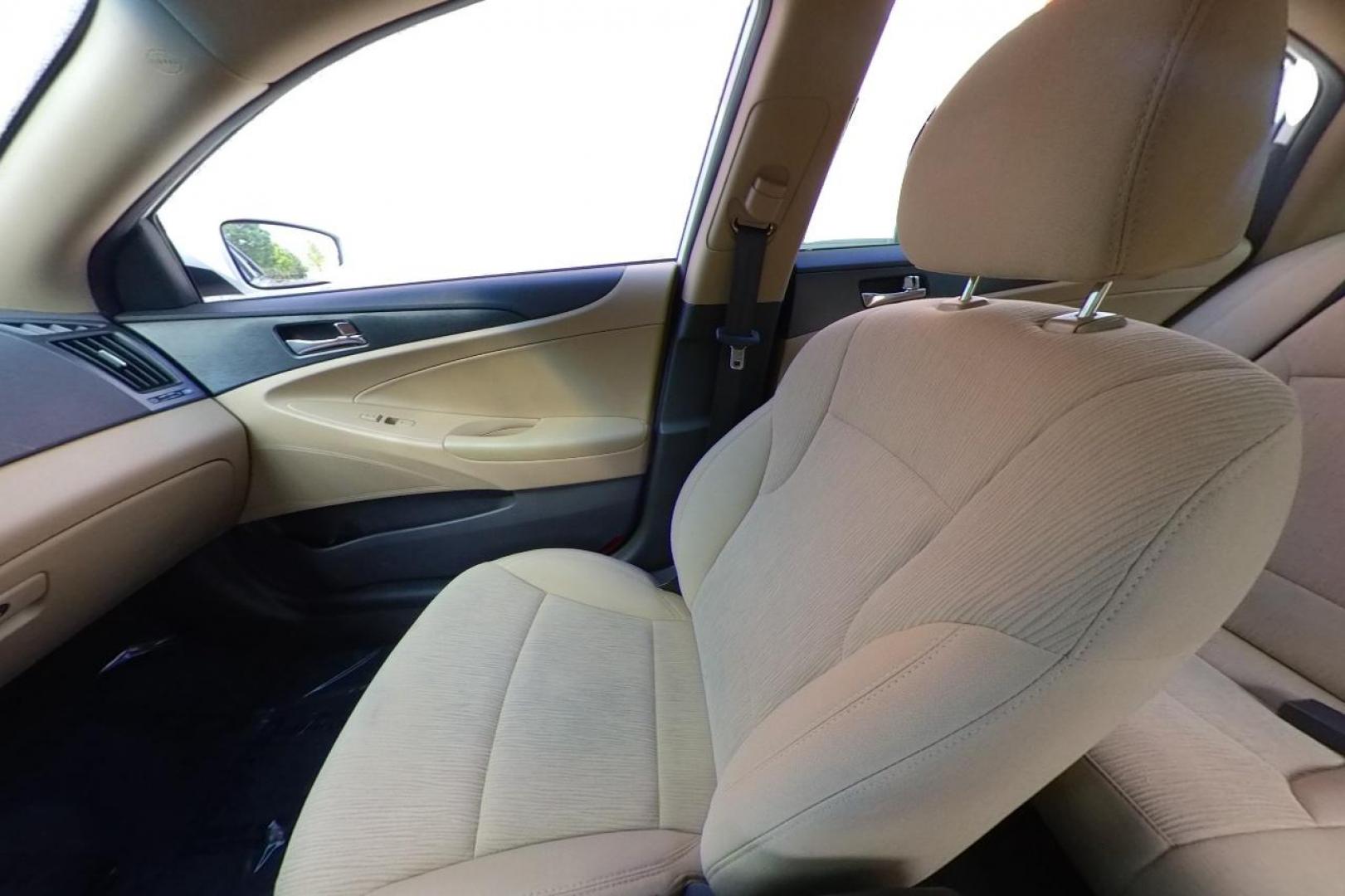 2013 White Hyundai Sonata GLS (5NPEB4AC4DH) with an 2.4L L4 DOHC 16V engine, 6-Speed Automatic transmission, located at 7755 State Street, Midvale, UT, 84047, (801) 753-9063, 40.610329, -111.892159 - Photo#15