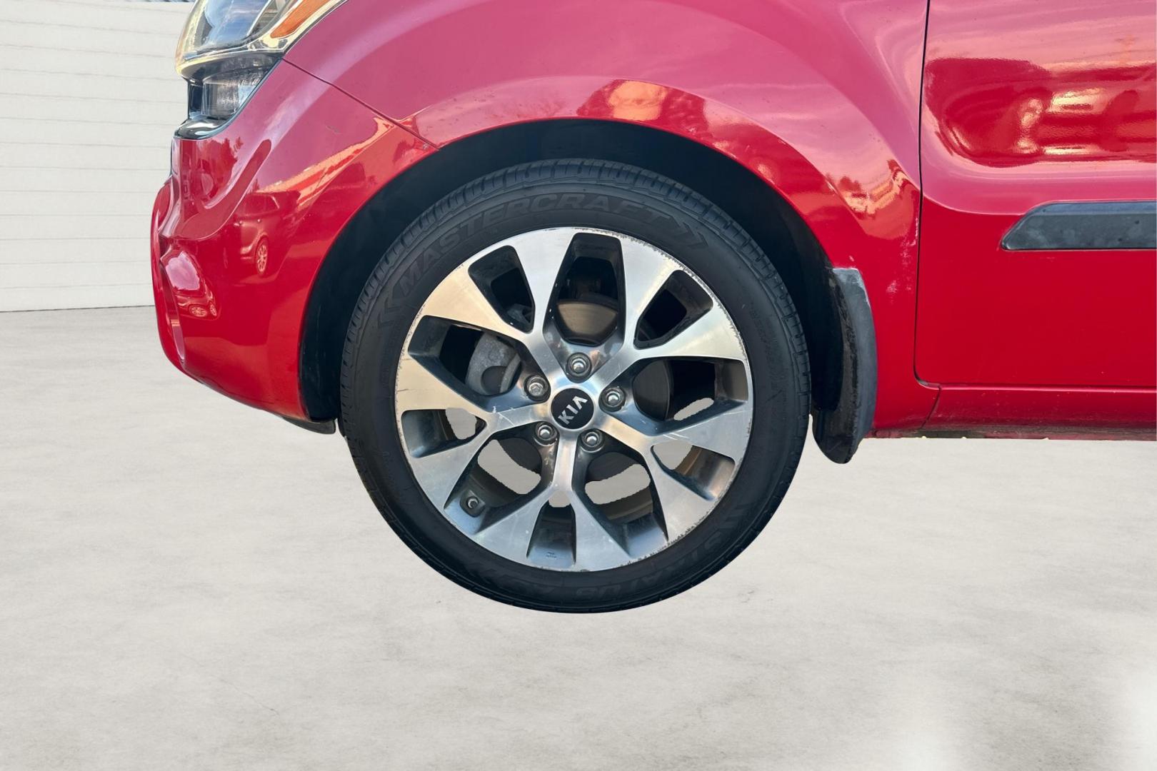 2013 Red Kia Soul ! (KNDJT2A69D7) with an 2.0L L4 DOHC 16V engine, Automatic, 6-Spd transmission, located at 7755 State Street, Midvale, UT, 84047, (801) 753-9063, 40.610329, -111.892159 - Photo#12