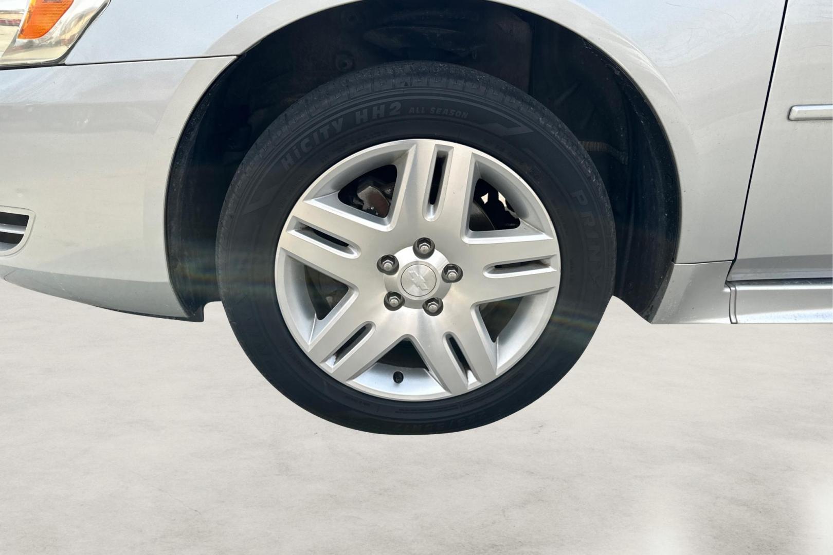 2014 Silver Chevrolet Impala LT (2G1WB5E3XE1) with an 3.6L V6 DOHC 16V FFV engine, 6-Speed Automatic transmission, located at 7755 State Street, Midvale, UT, 84047, (801) 753-9063, 40.610329, -111.892159 - Photo#12