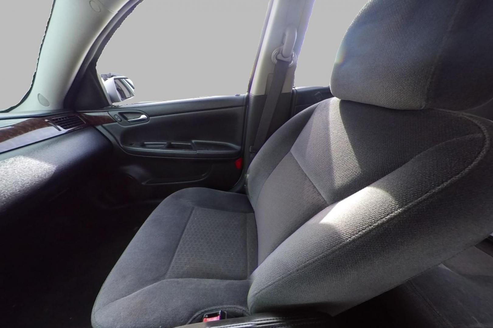 2014 Silver Chevrolet Impala LT (2G1WB5E3XE1) with an 3.6L V6 DOHC 16V FFV engine, 6-Speed Automatic transmission, located at 7755 State Street, Midvale, UT, 84047, (801) 753-9063, 40.610329, -111.892159 - Photo#15