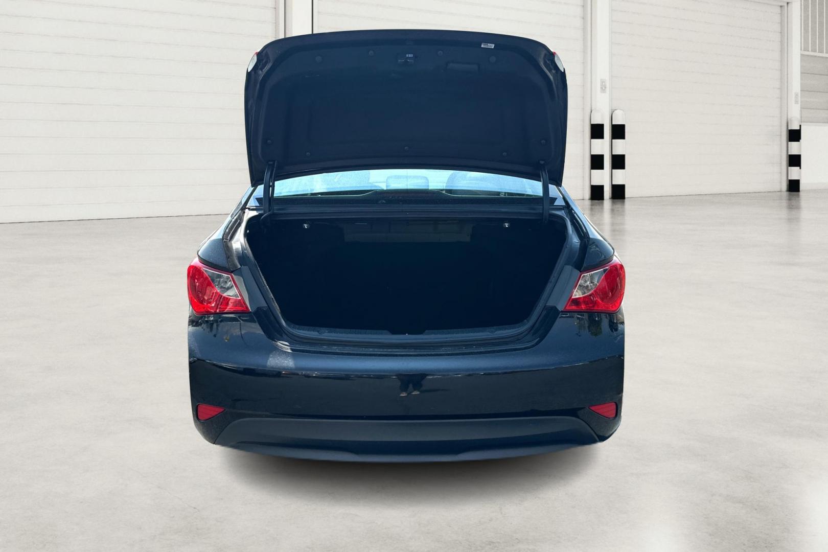 2014 Black Hyundai Sonata GLS (5NPEB4AC6EH) with an 2.4L L4 DOHC 16V engine, 6-Speed Automatic transmission, located at 7755 State Street, Midvale, UT, 84047, (801) 753-9063, 40.610329, -111.892159 - Photo#13