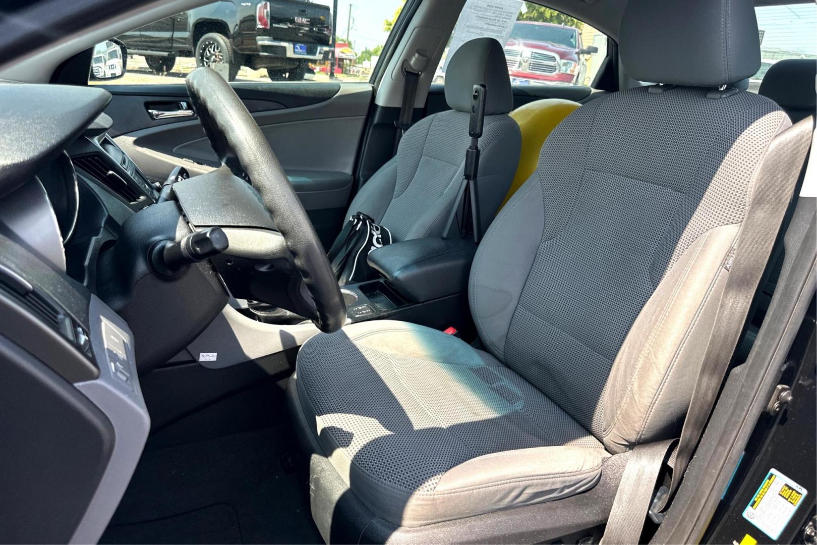 2014 Black Hyundai Sonata GLS (5NPEB4AC6EH) with an 2.4L L4 DOHC 16V engine, 6-Speed Automatic transmission, located at 7755 State Street, Midvale, UT, 84047, (801) 753-9063, 40.610329, -111.892159 - Photo#14