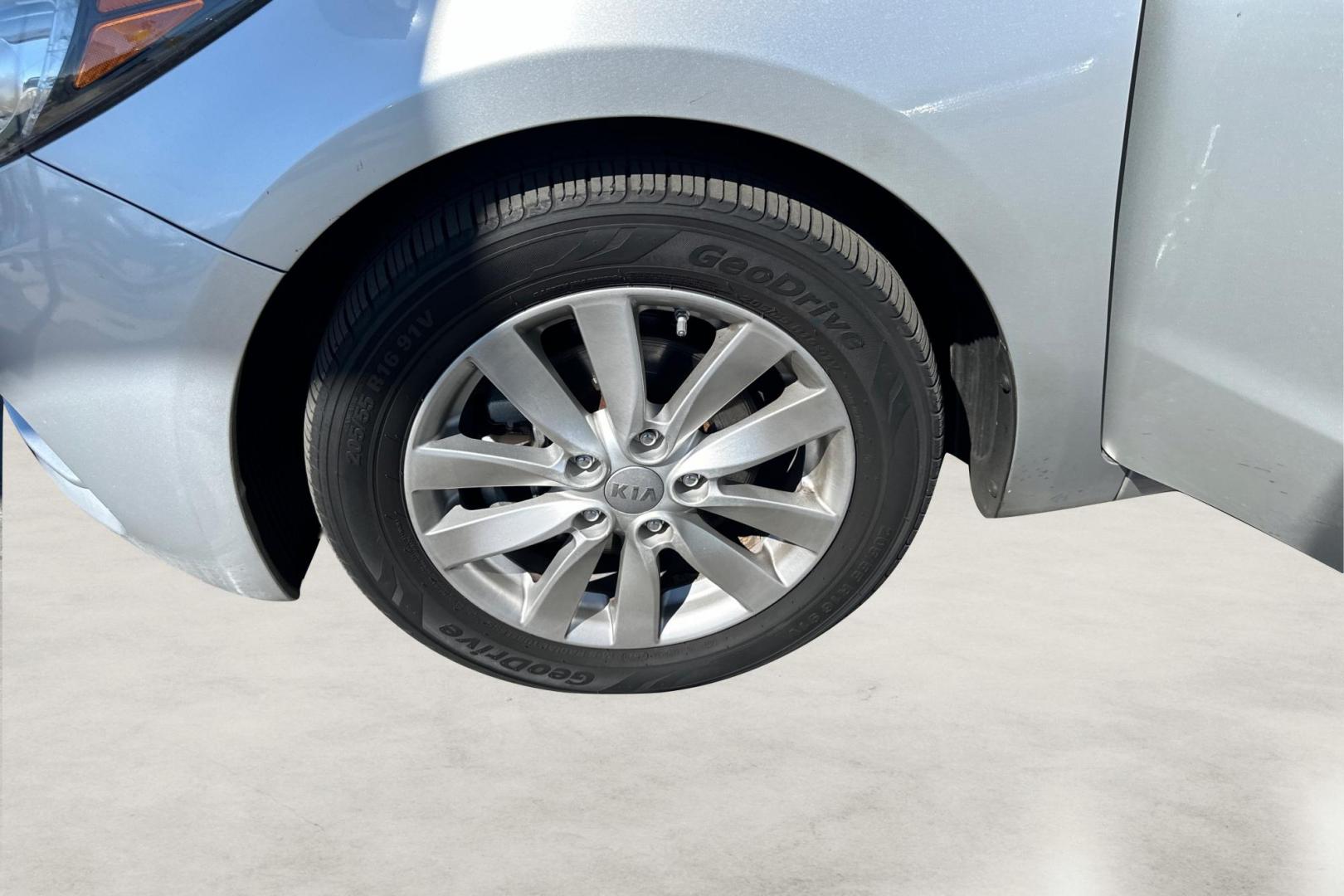 2014 Silver Kia Forte EX (KNAFX4A64E5) with an 1.8L L4 DOHC 16V engine, 6-Speed Automatic transmission, located at 7755 State Street, Midvale, UT, 84047, (801) 753-9063, 40.610329, -111.892159 - Photo#12