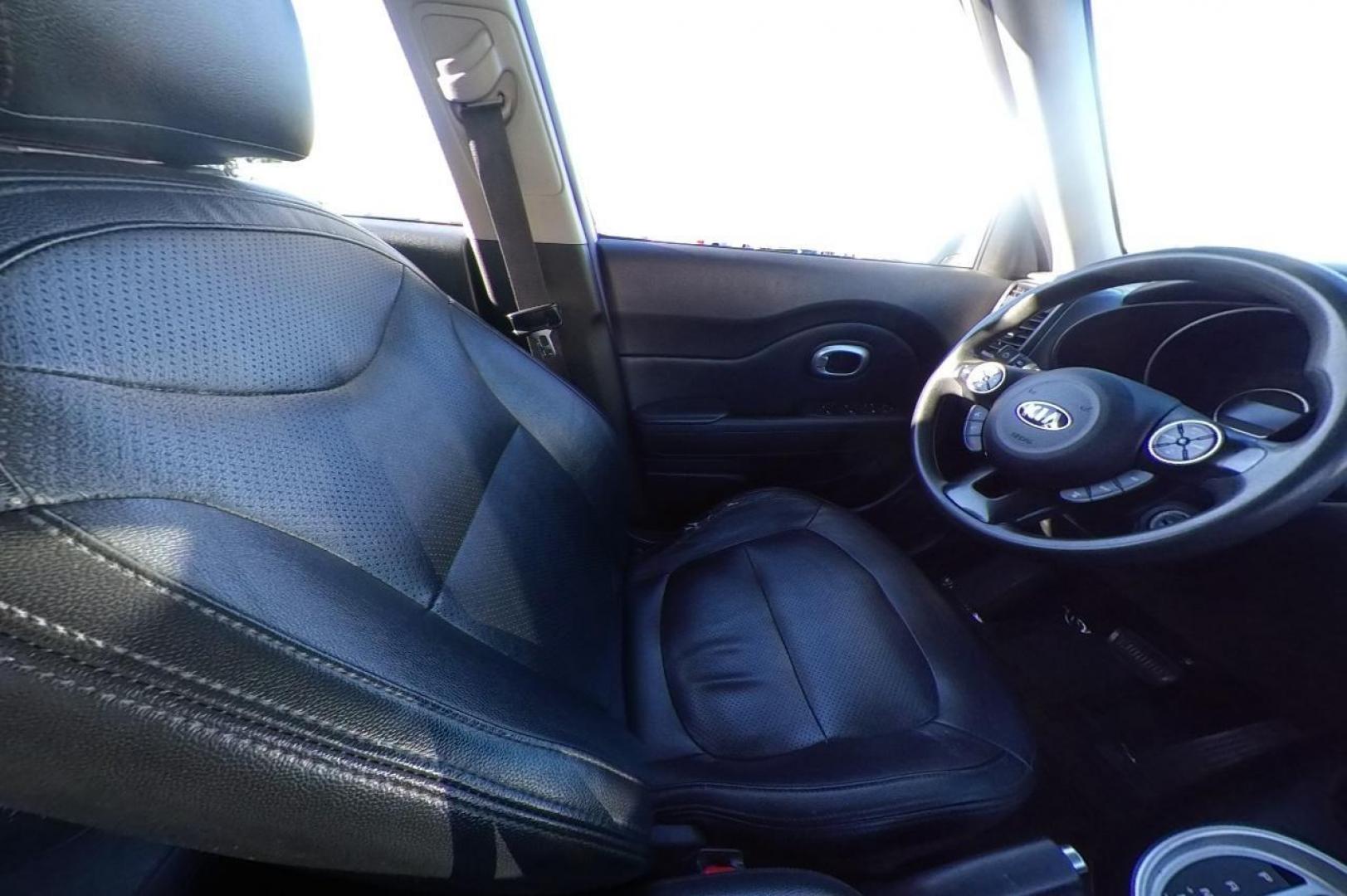 2014 White Kia Soul Base (KNDJN2A29E7) with an 1.6L L4 DOHC 16V engine, Automatic, 6-Spd transmission, located at 7755 State Street, Midvale, UT, 84047, (801) 753-9063, 40.610329, -111.892159 - Photo#14