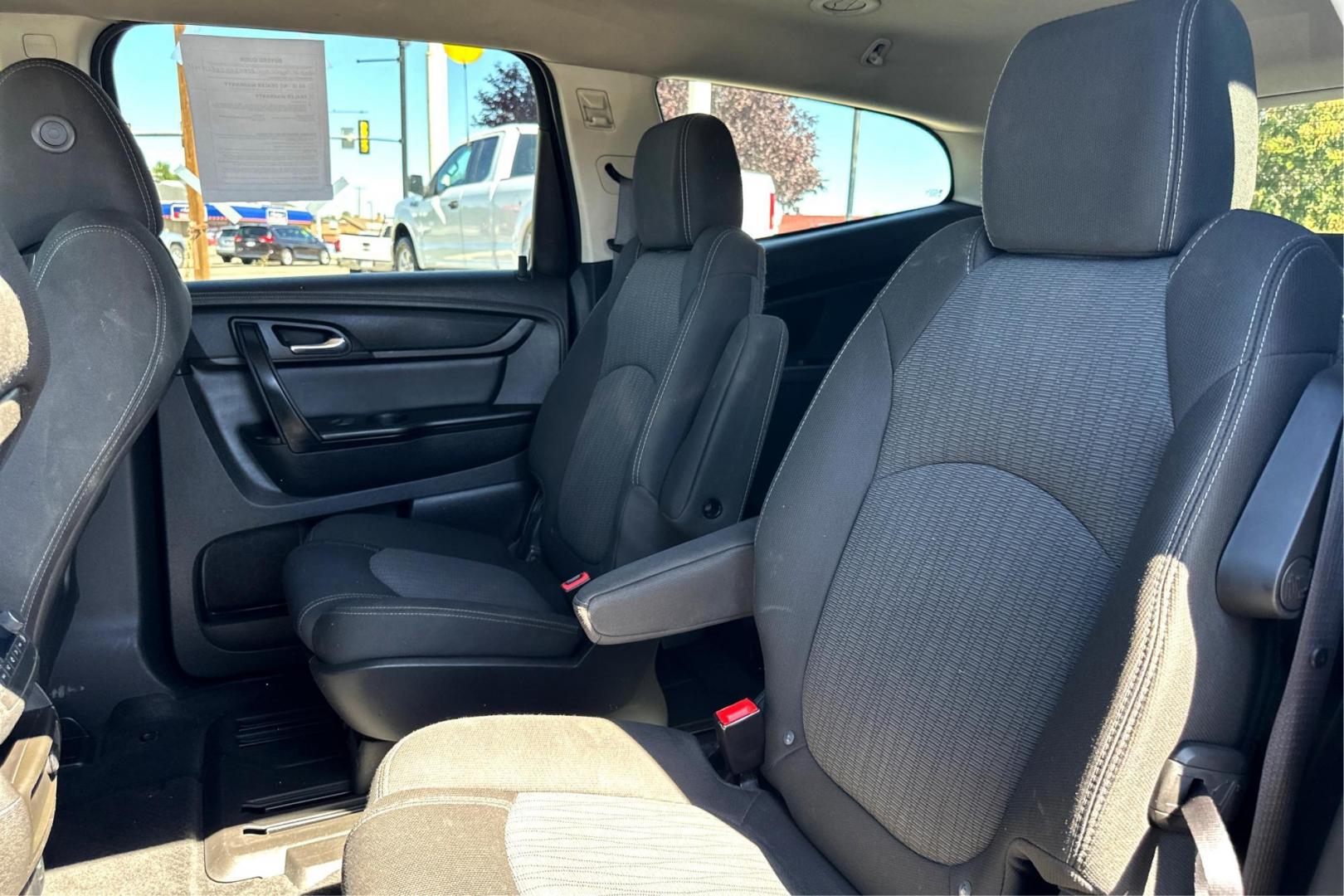2015 Black Chevrolet Traverse 2LT FWD (1GNKRHKDXFJ) with an 3.6L V6 DOHC 24V engine, 6-Speed Automatic transmission, located at 7755 State Street, Midvale, UT, 84047, (801) 753-9063, 40.610329, -111.892159 - Photo#11