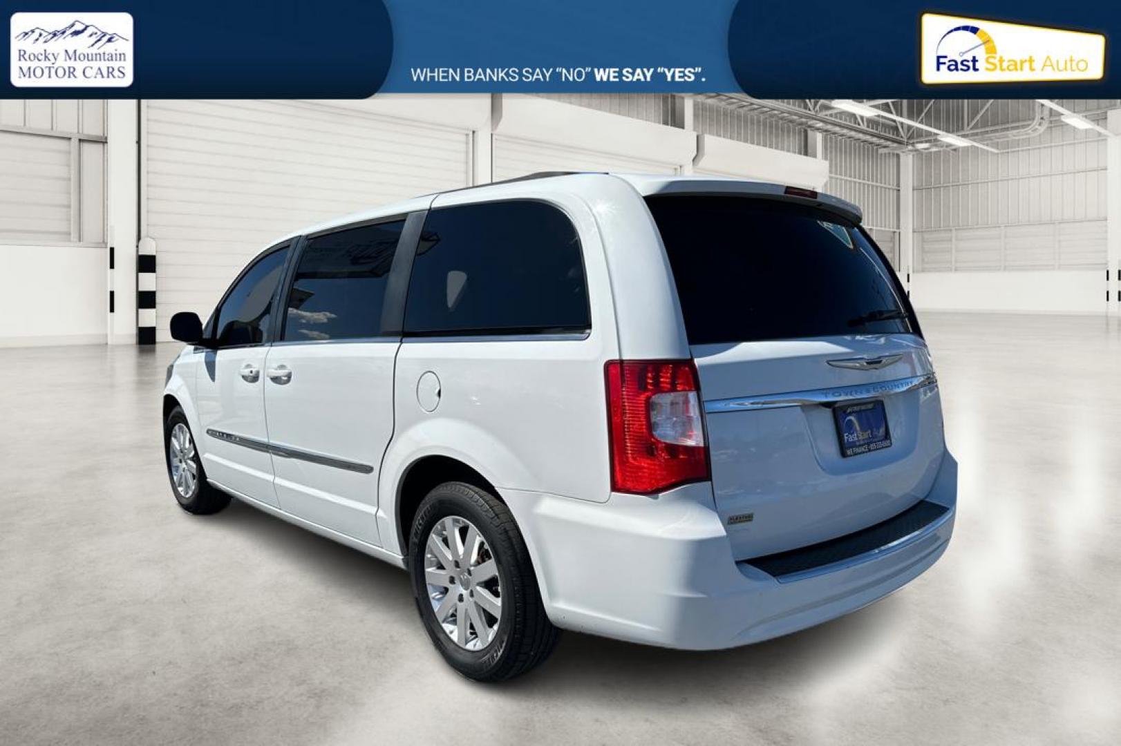 2015 White Chrysler Town and Country Touring (2C4RC1BG3FR) with an 3.6L V6 DOHC 24V engine, 6-Speed Automatic transmission, located at 7755 State Street, Midvale, UT, 84047, (801) 753-9063, 40.610329, -111.892159 - Photo#5