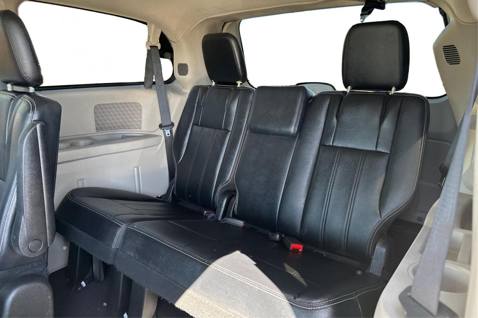 2015 White Chrysler Town and Country Touring (2C4RC1BG3FR) with an 3.6L V6 DOHC 24V engine, 6-Speed Automatic transmission, located at 7755 State Street, Midvale, UT, 84047, (801) 753-9063, 40.610329, -111.892159 - Photo#15