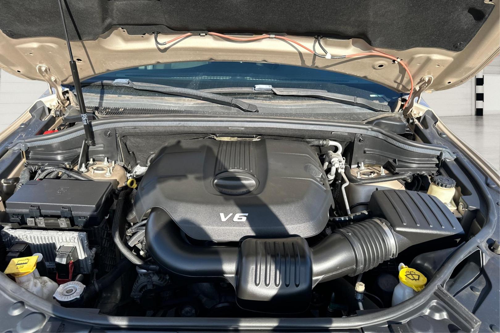 2015 Gold Dodge Durango SXT RWD (1C4RDHAG4FC) with an 3.6L V6 DOHC 24V engine, 8-Speed Automatic transmission, located at 7755 State Street, Midvale, UT, 84047, (801) 753-9063, 40.610329, -111.892159 - Photo#10