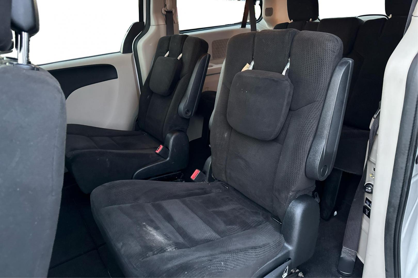 2015 White Dodge Grand Caravan SXT (2C4RDGCG3FR) with an 3.6L V6 DOHC 24V engine, 6-Speed Automatic transmission, located at 7755 State Street, Midvale, UT, 84047, (801) 753-9063, 40.610329, -111.892159 - Photo#14