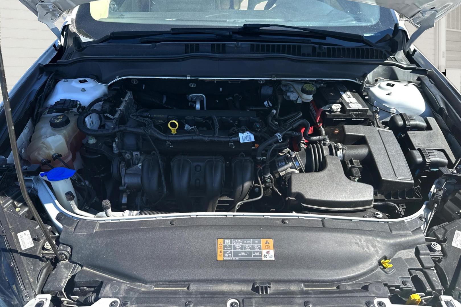 2015 White Ford Fusion SE (3FA6P0H71FR) with an 2.5L L4 DOHC 16V engine, Auto, 6-Spd w/SelShft transmission, located at 7755 State Street, Midvale, UT, 84047, (801) 753-9063, 40.610329, -111.892159 - Photo#10