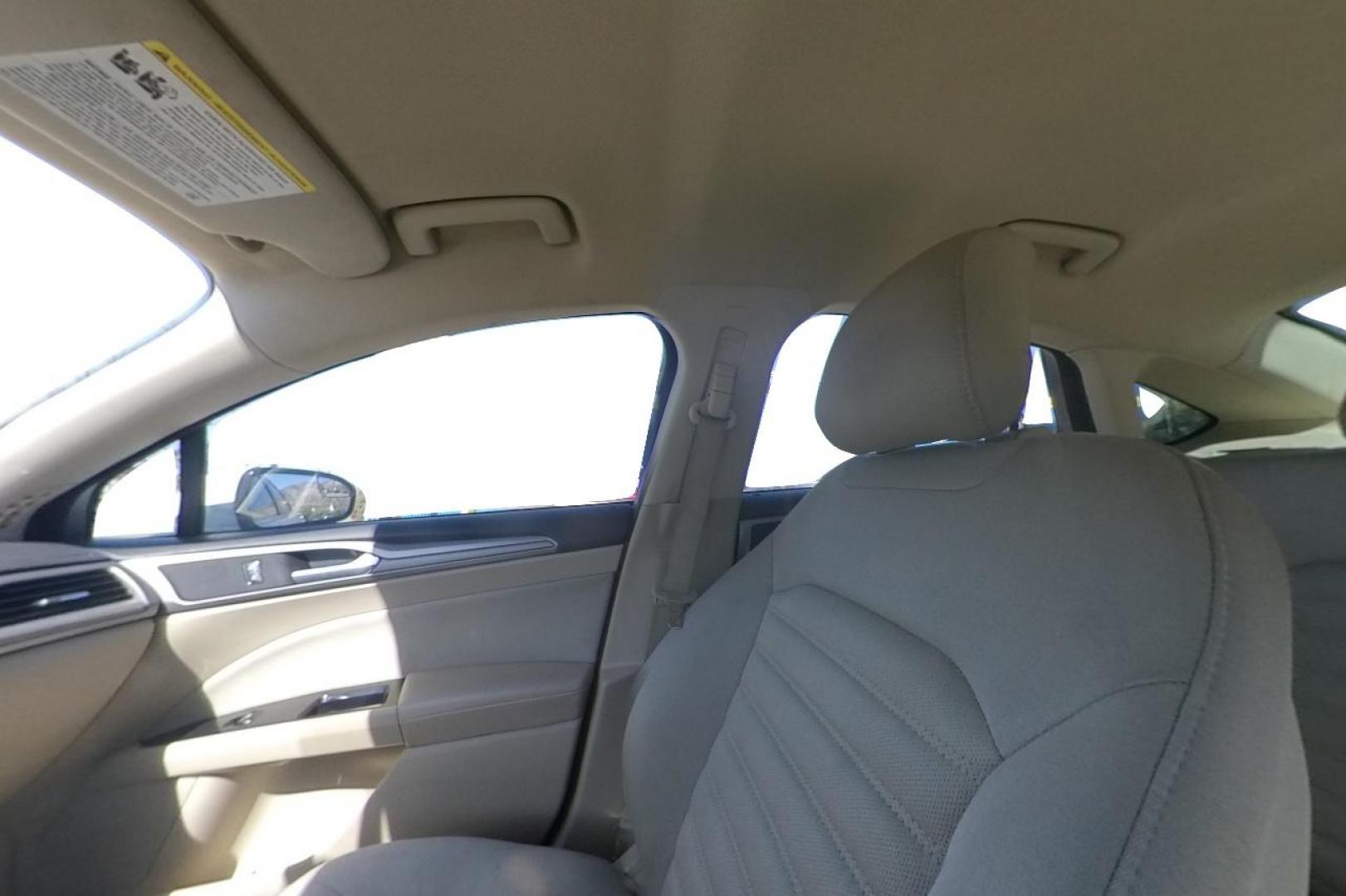 2015 White Ford Fusion SE (3FA6P0H71FR) with an 2.5L L4 DOHC 16V engine, Auto, 6-Spd w/SelShft transmission, located at 7755 State Street, Midvale, UT, 84047, (801) 753-9063, 40.610329, -111.892159 - Photo#15
