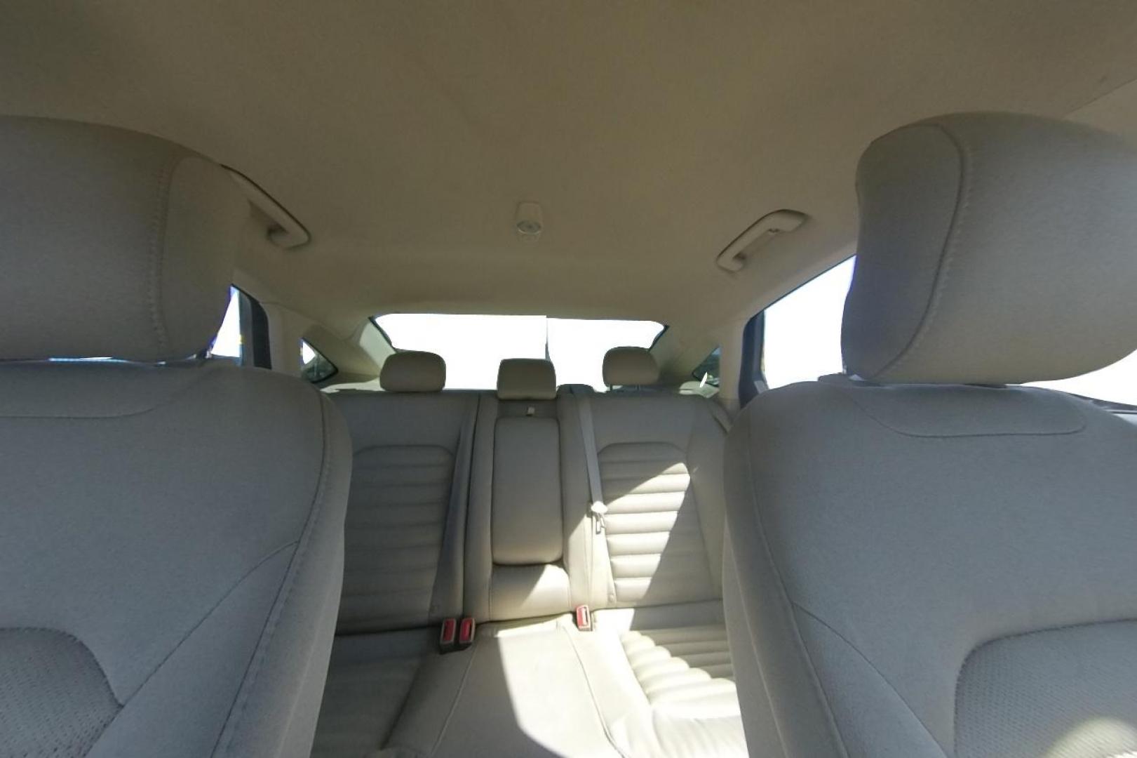 2015 White Ford Fusion SE (3FA6P0H71FR) with an 2.5L L4 DOHC 16V engine, Auto, 6-Spd w/SelShft transmission, located at 7755 State Street, Midvale, UT, 84047, (801) 753-9063, 40.610329, -111.892159 - Photo#16