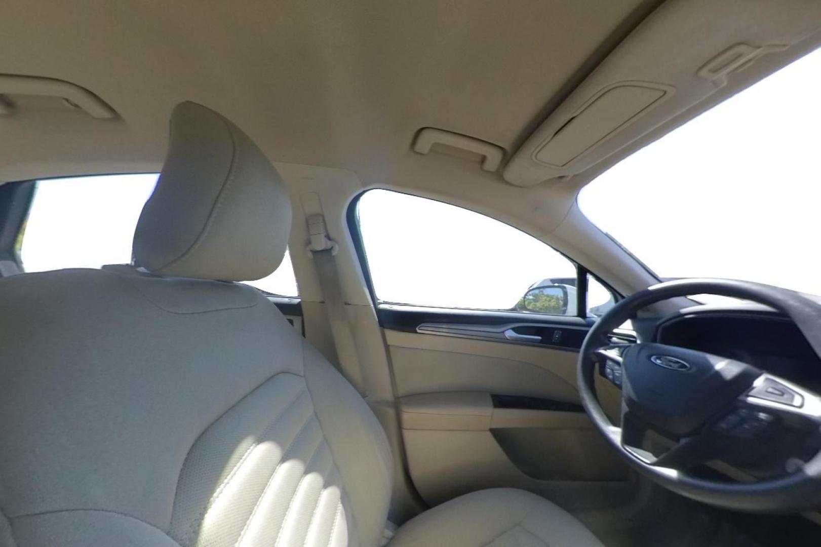 2015 White Ford Fusion SE (3FA6P0H71FR) with an 2.5L L4 DOHC 16V engine, Auto, 6-Spd w/SelShft transmission, located at 7755 State Street, Midvale, UT, 84047, (801) 753-9063, 40.610329, -111.892159 - Photo#17
