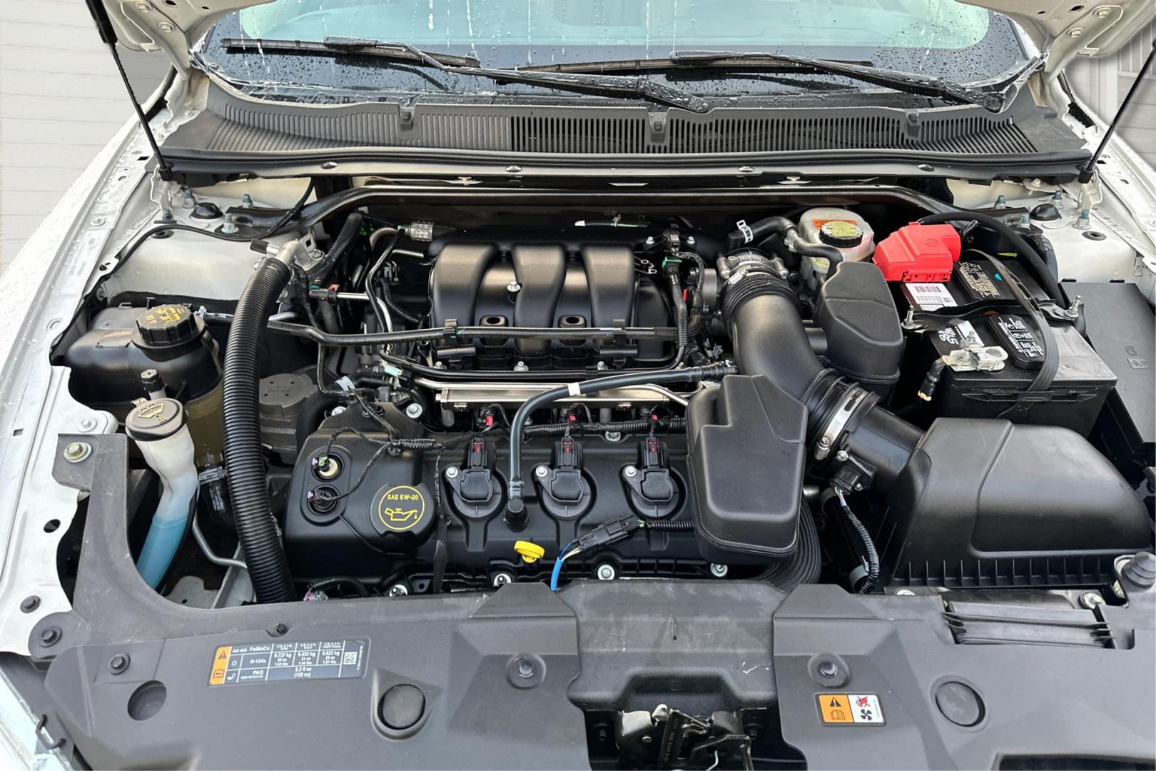 2015 White Ford Taurus SEL FWD (1FAHP2E87FG) with an 3.5L V6 DOHC 24V engine, 6-Speed Automatic transmission, located at 767 S State Road, Pleasant Grove, UT, 84062, (801) 785-1058, 40.354839, -111.736687 - Photo#10