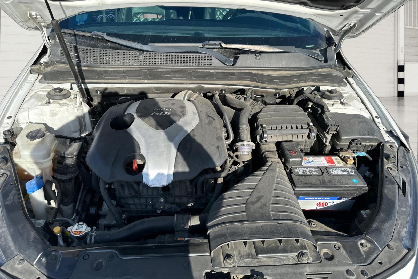 2015 White Kia Optima SX Turbo (5XXGR4A68FG) with an 2.0L L4 DOHC 16V TURBO engine, 6-Speed Automatic transmission - Photo#10