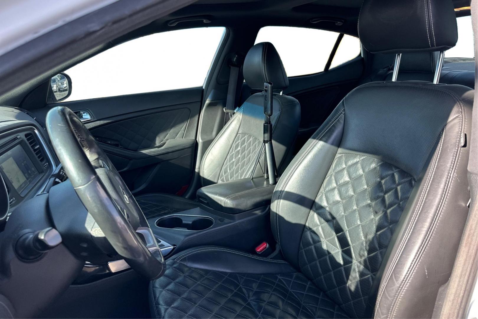 2015 White Kia Optima SX Turbo (5XXGR4A68FG) with an 2.0L L4 DOHC 16V TURBO engine, 6-Speed Automatic transmission - Photo#14