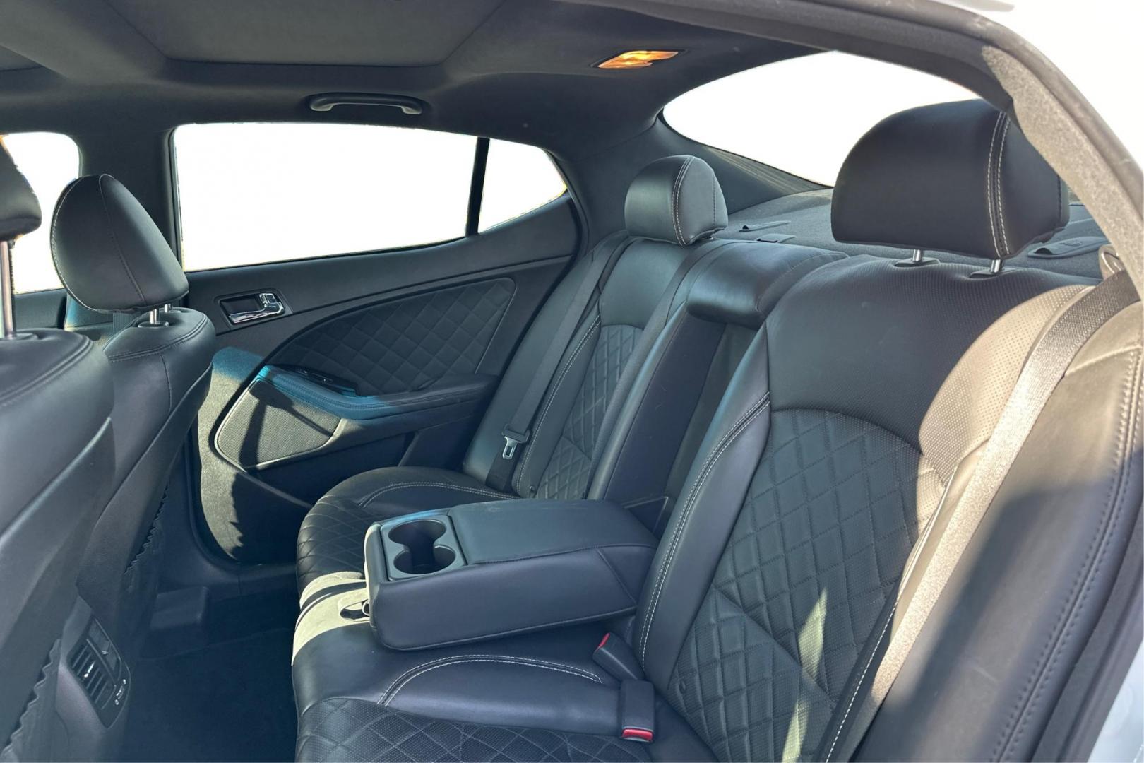 2015 White Kia Optima SX Turbo (5XXGR4A68FG) with an 2.0L L4 DOHC 16V TURBO engine, 6-Speed Automatic transmission - Photo#15