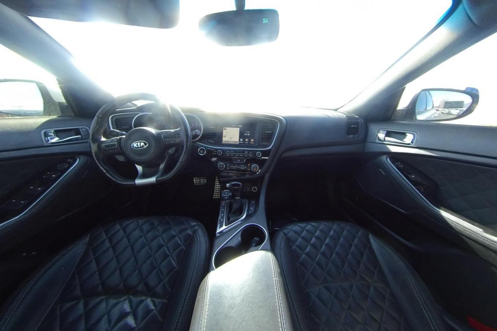 2015 White Kia Optima SX Turbo (5XXGR4A68FG) with an 2.0L L4 DOHC 16V TURBO engine, 6-Speed Automatic transmission - Photo#16