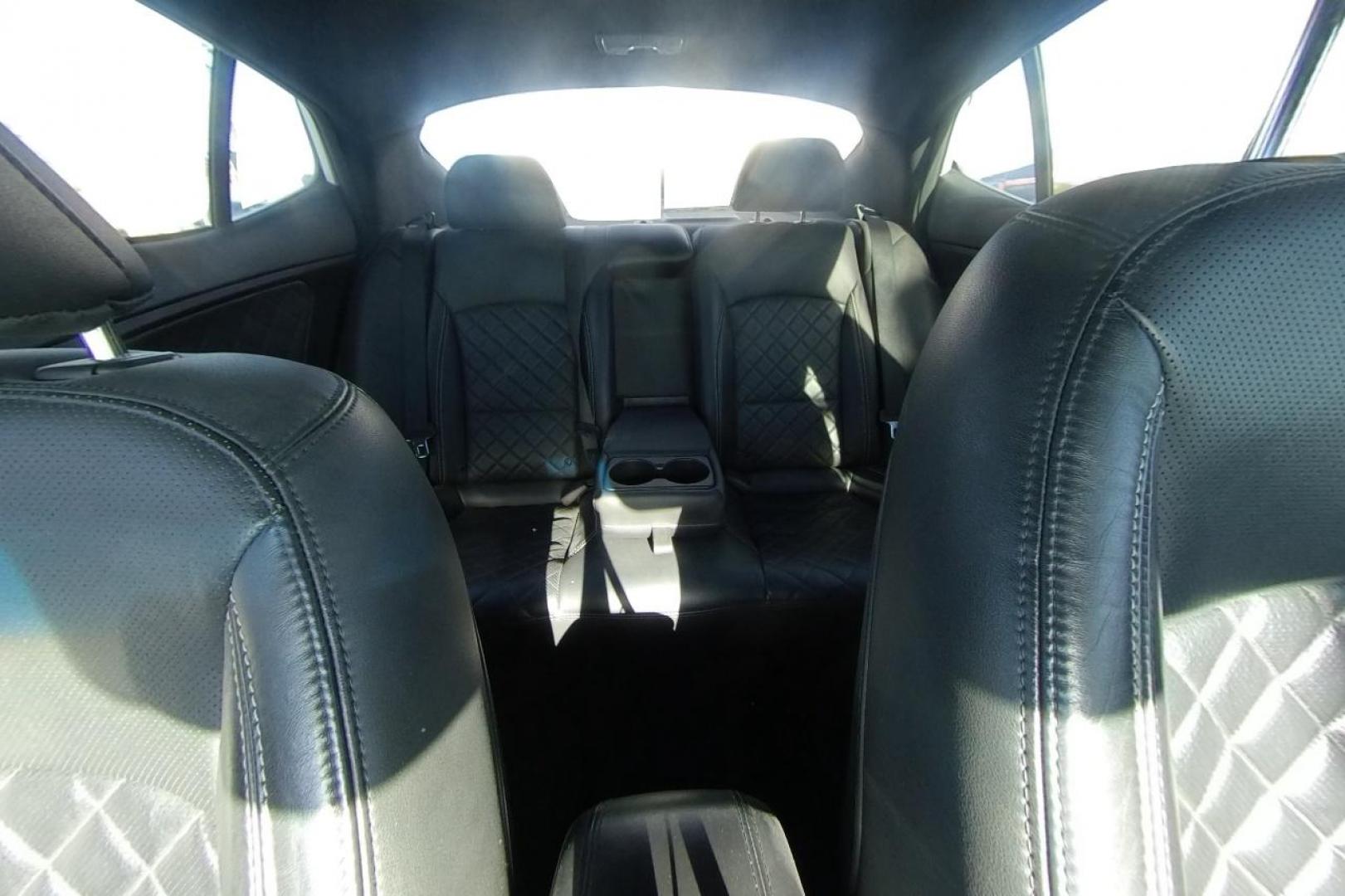 2015 White Kia Optima SX Turbo (5XXGR4A68FG) with an 2.0L L4 DOHC 16V TURBO engine, 6-Speed Automatic transmission - Photo#18