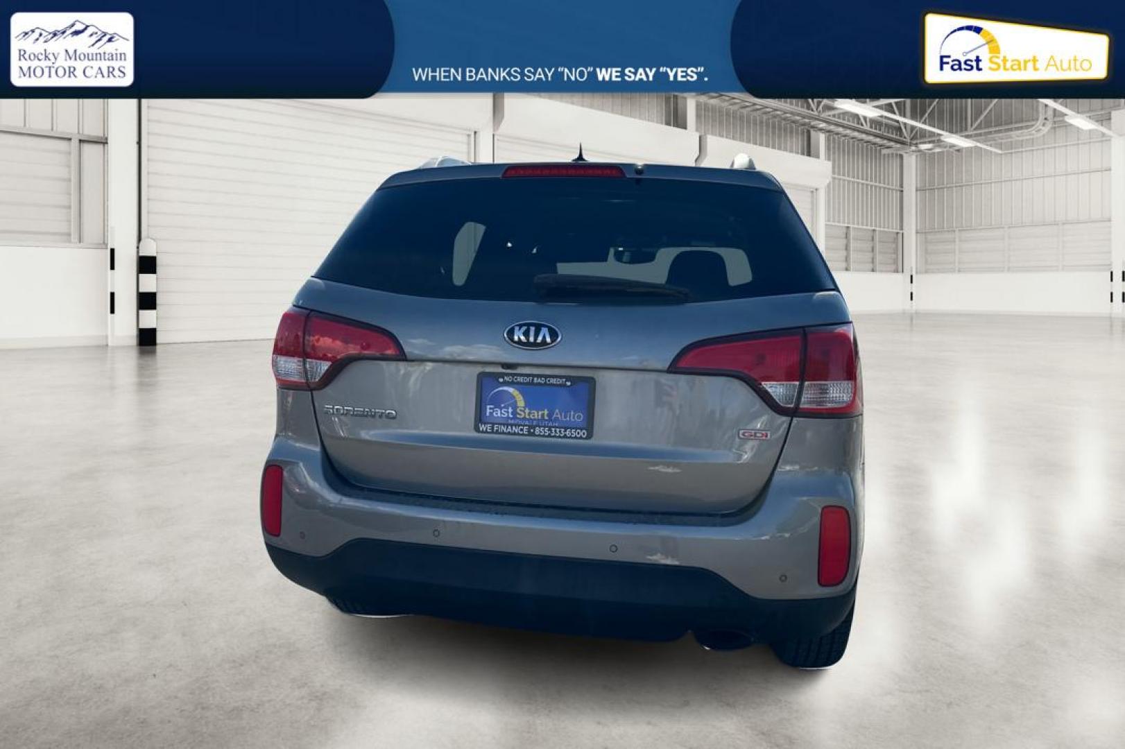 2015 Silver Kia Sorento LX AWD (5XYKTCA6XFG) with an 2.4L L4 DOHC 16V engine, 6-Speed Automatic transmission, located at 7755 State Street, Midvale, UT, 84047, (801) 753-9063, 40.610329, -111.892159 - Photo#4