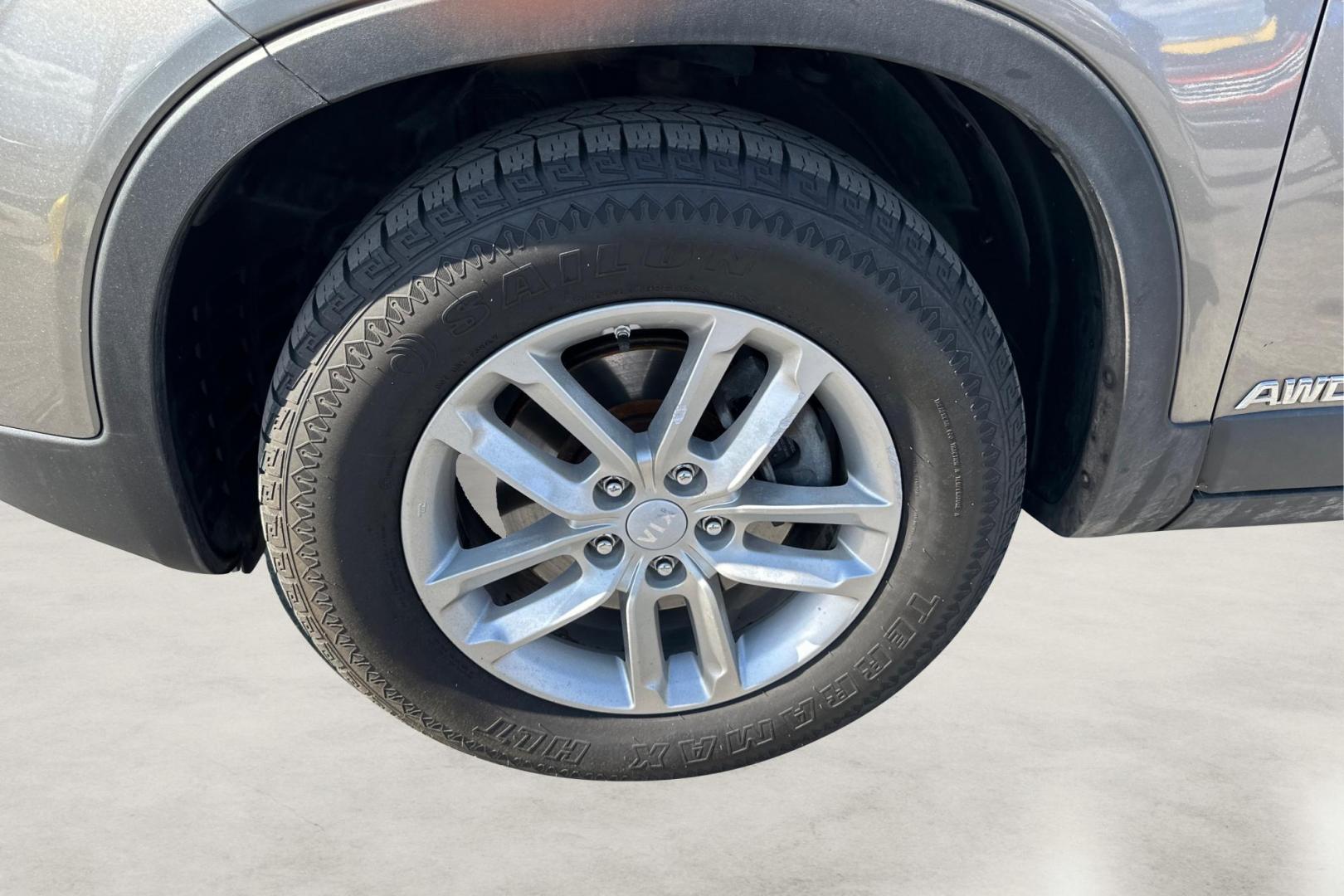 2015 Silver Kia Sorento LX AWD (5XYKTCA6XFG) with an 2.4L L4 DOHC 16V engine, 6-Speed Automatic transmission, located at 7755 State Street, Midvale, UT, 84047, (801) 753-9063, 40.610329, -111.892159 - Photo#12