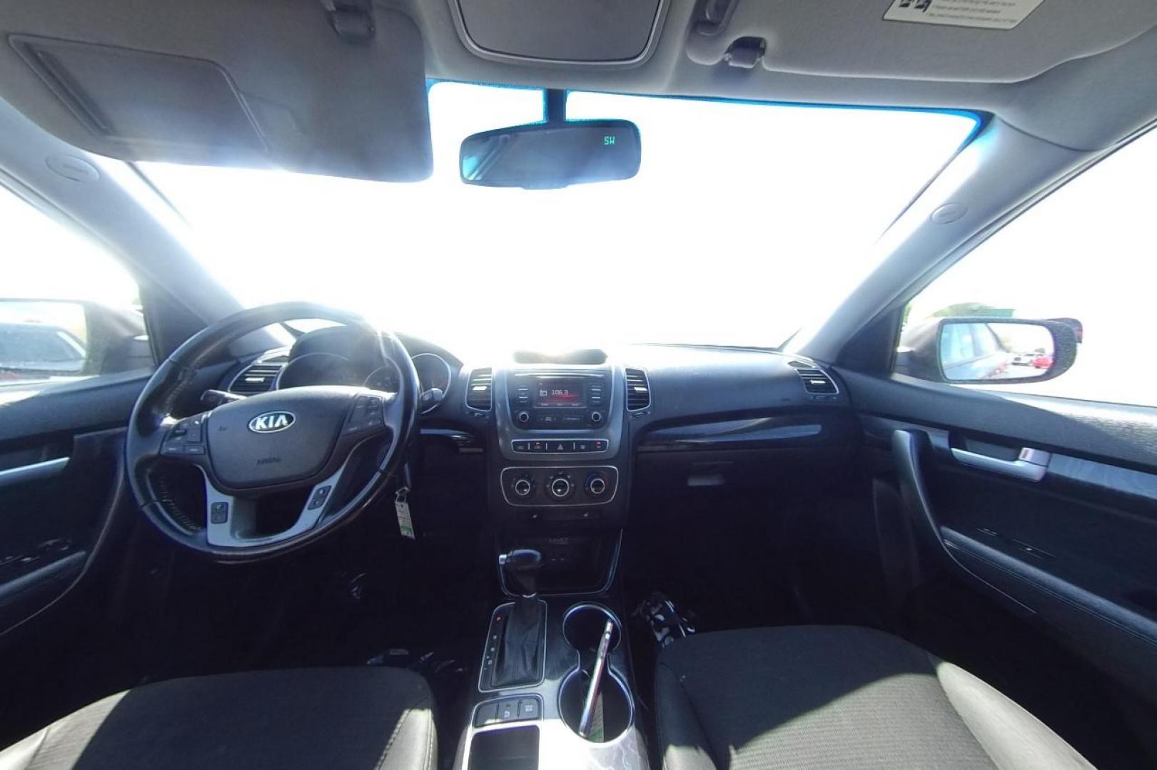 2015 Silver Kia Sorento LX AWD (5XYKTCA6XFG) with an 2.4L L4 DOHC 16V engine, 6-Speed Automatic transmission, located at 7755 State Street, Midvale, UT, 84047, (801) 753-9063, 40.610329, -111.892159 - Photo#15