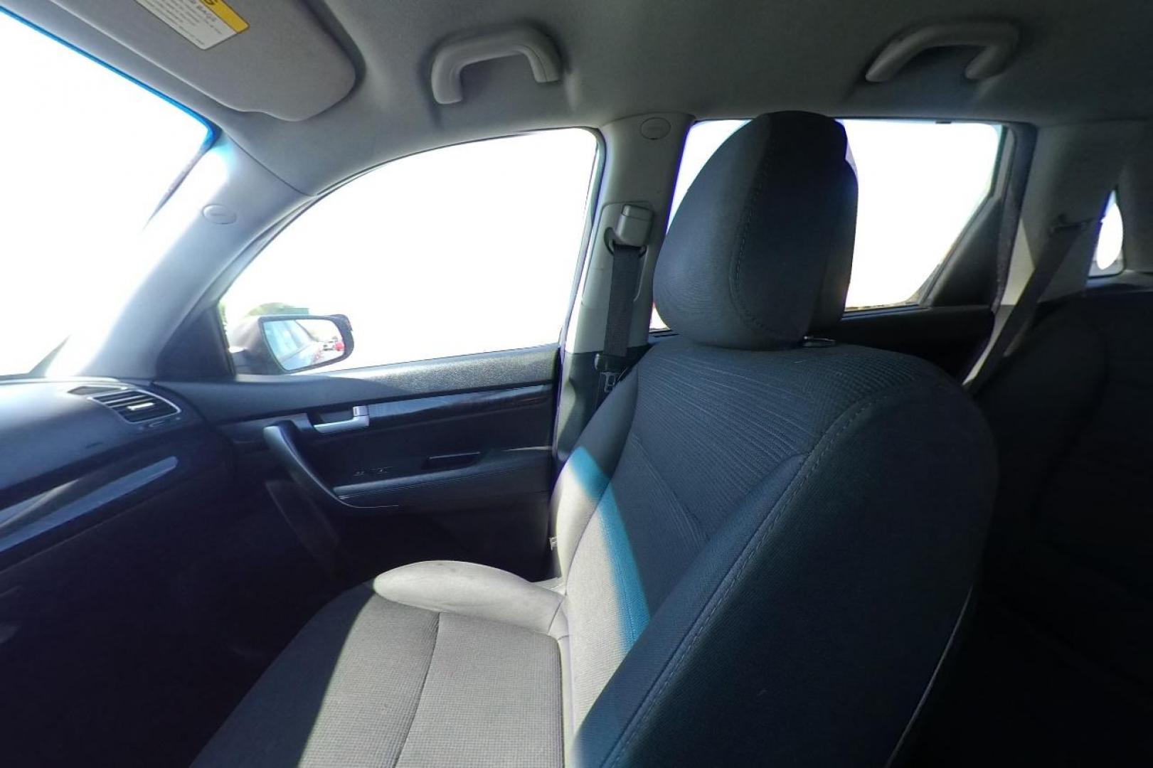 2015 Silver Kia Sorento LX AWD (5XYKTCA6XFG) with an 2.4L L4 DOHC 16V engine, 6-Speed Automatic transmission, located at 7755 State Street, Midvale, UT, 84047, (801) 753-9063, 40.610329, -111.892159 - Photo#16