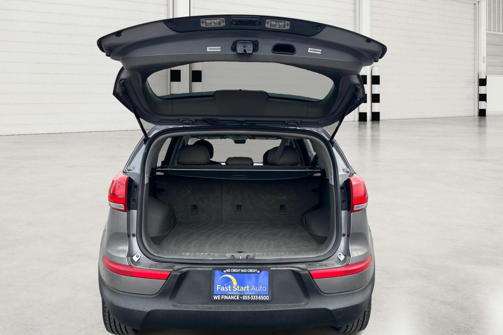 2015 Silver Kia Sportage LX FWD (KNDPB3AC7F7) with an 2.4L V6 DOHC 24V engine, 6-Speed Automatic transmission, located at 7755 State Street, Midvale, UT, 84047, (801) 753-9063, 40.610329, -111.892159 - Photo#13