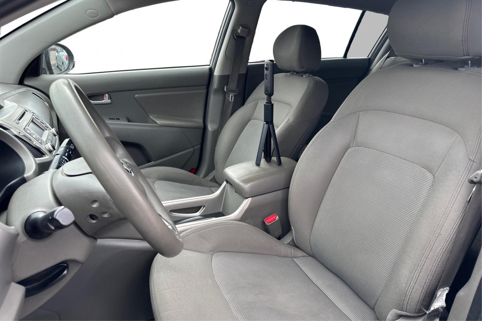 2015 Silver Kia Sportage LX FWD (KNDPB3AC7F7) with an 2.4L V6 DOHC 24V engine, 6-Speed Automatic transmission, located at 7755 State Street, Midvale, UT, 84047, (801) 753-9063, 40.610329, -111.892159 - Photo#14