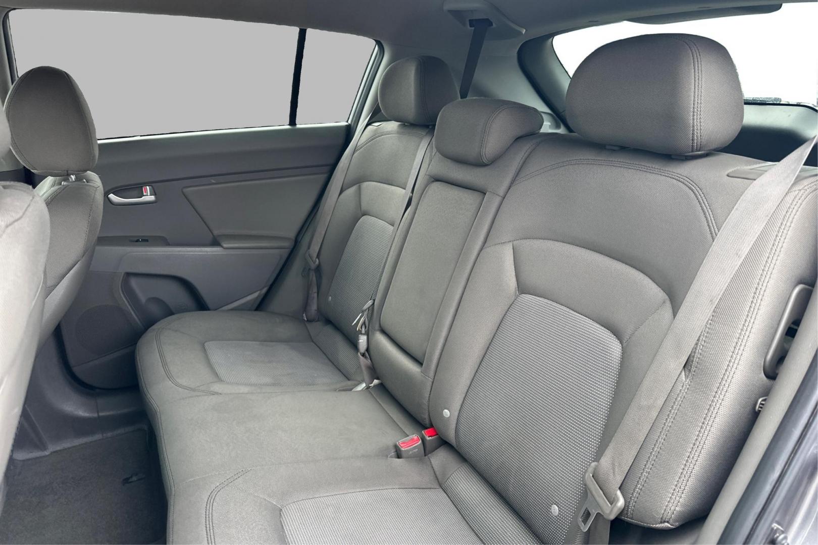 2015 Silver Kia Sportage LX FWD (KNDPB3AC7F7) with an 2.4L V6 DOHC 24V engine, 6-Speed Automatic transmission, located at 7755 State Street, Midvale, UT, 84047, (801) 753-9063, 40.610329, -111.892159 - Photo#15