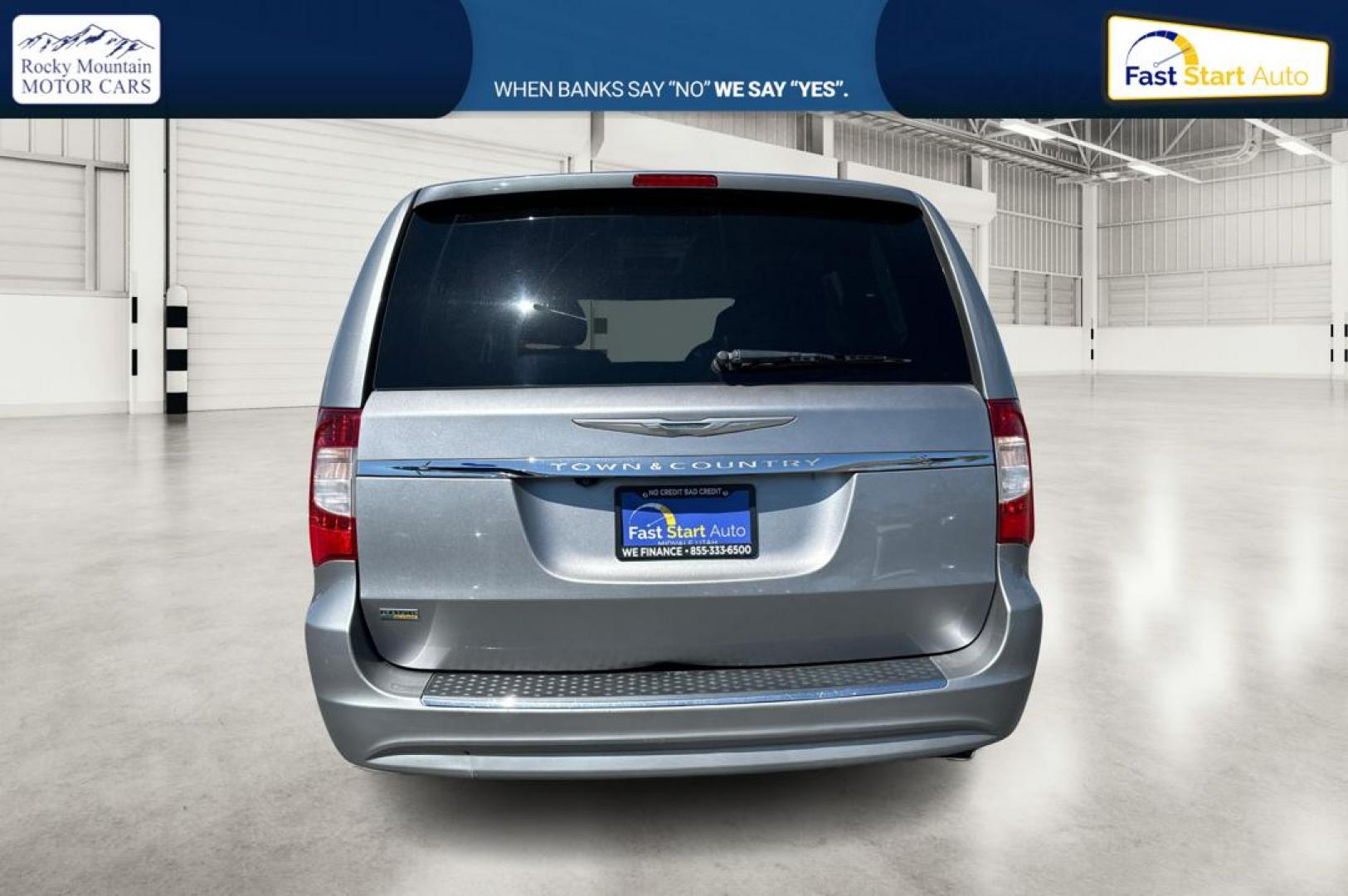 2016 Silver Chrysler Town and Country Touring (2C4RC1BG8GR) with an 3.6L V6 DOHC 24V engine, 6A transmission, located at 7755 State Street, Midvale, UT, 84047, (801) 753-9063, 40.610329, -111.892159 - Photo#4