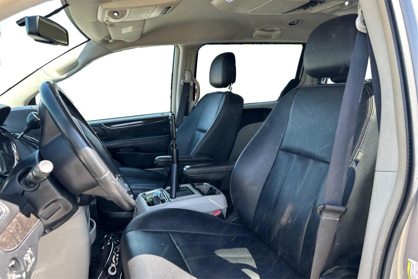2016 Silver Chrysler Town and Country Touring (2C4RC1BG8GR) with an 3.6L V6 DOHC 24V engine, 6A transmission, located at 7755 State Street, Midvale, UT, 84047, (801) 753-9063, 40.610329, -111.892159 - Photo#14
