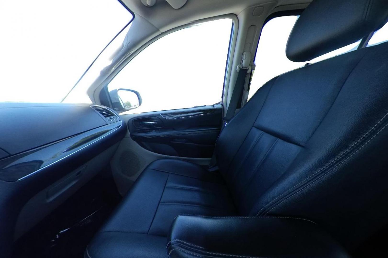 2016 Silver Chrysler Town and Country Touring (2C4RC1BG8GR) with an 3.6L V6 DOHC 24V engine, 6A transmission, located at 7755 State Street, Midvale, UT, 84047, (801) 753-9063, 40.610329, -111.892159 - Photo#17