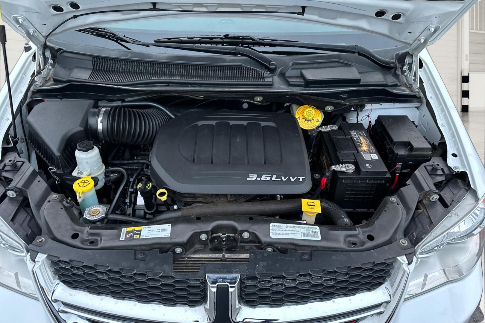 2016 White Dodge Grand Caravan SE (2C4RDGBGXGR) with an 3.6L V6 DOHC 24V engine, 6A transmission, located at 767 S State Road, Pleasant Grove, UT, 84062, (801) 785-1058, 40.354839, -111.736687 - Photo#10