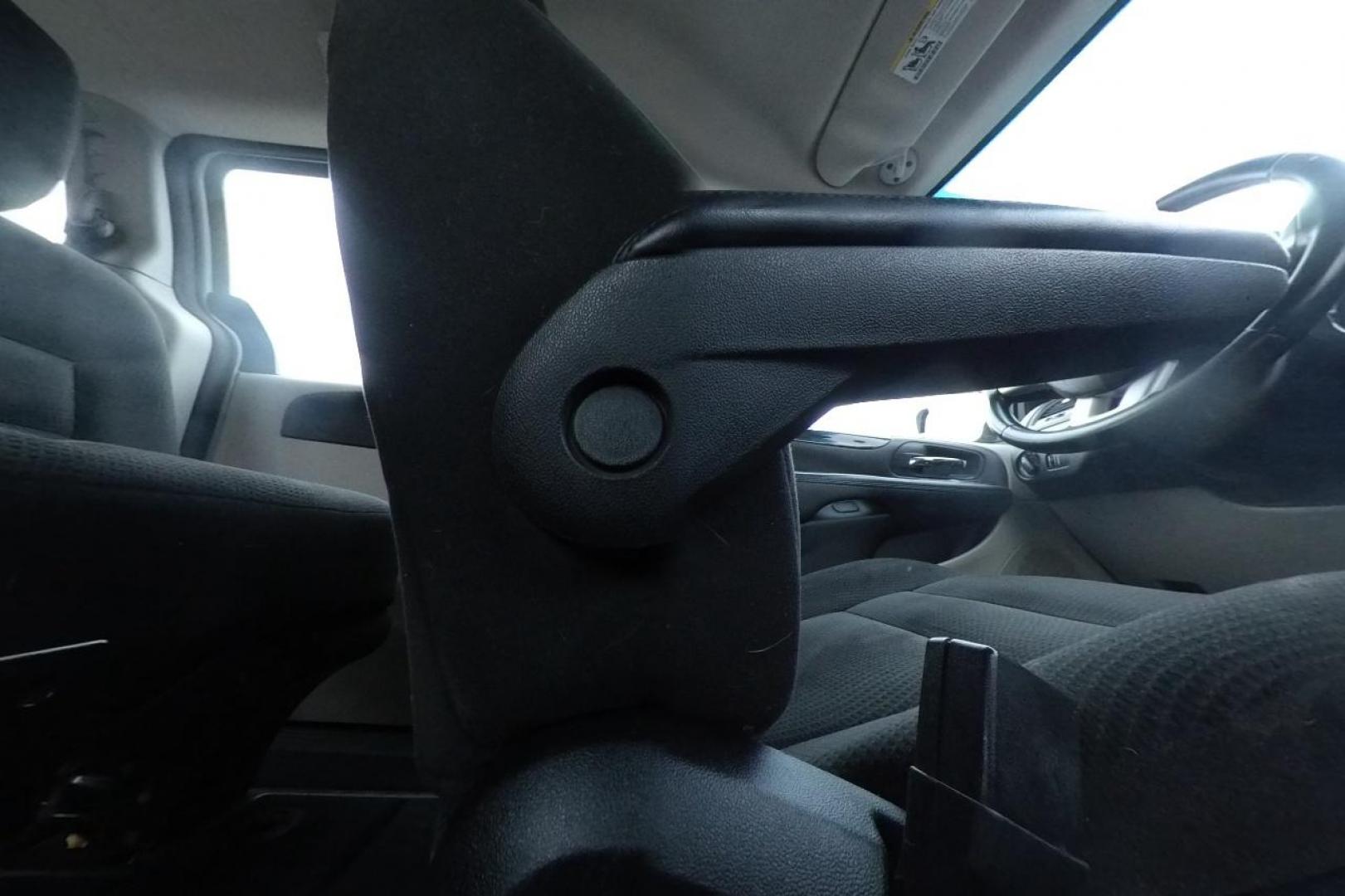 2016 White Dodge Grand Caravan SE (2C4RDGBGXGR) with an 3.6L V6 DOHC 24V engine, 6A transmission, located at 767 S State Road, Pleasant Grove, UT, 84062, (801) 785-1058, 40.354839, -111.736687 - Photo#19