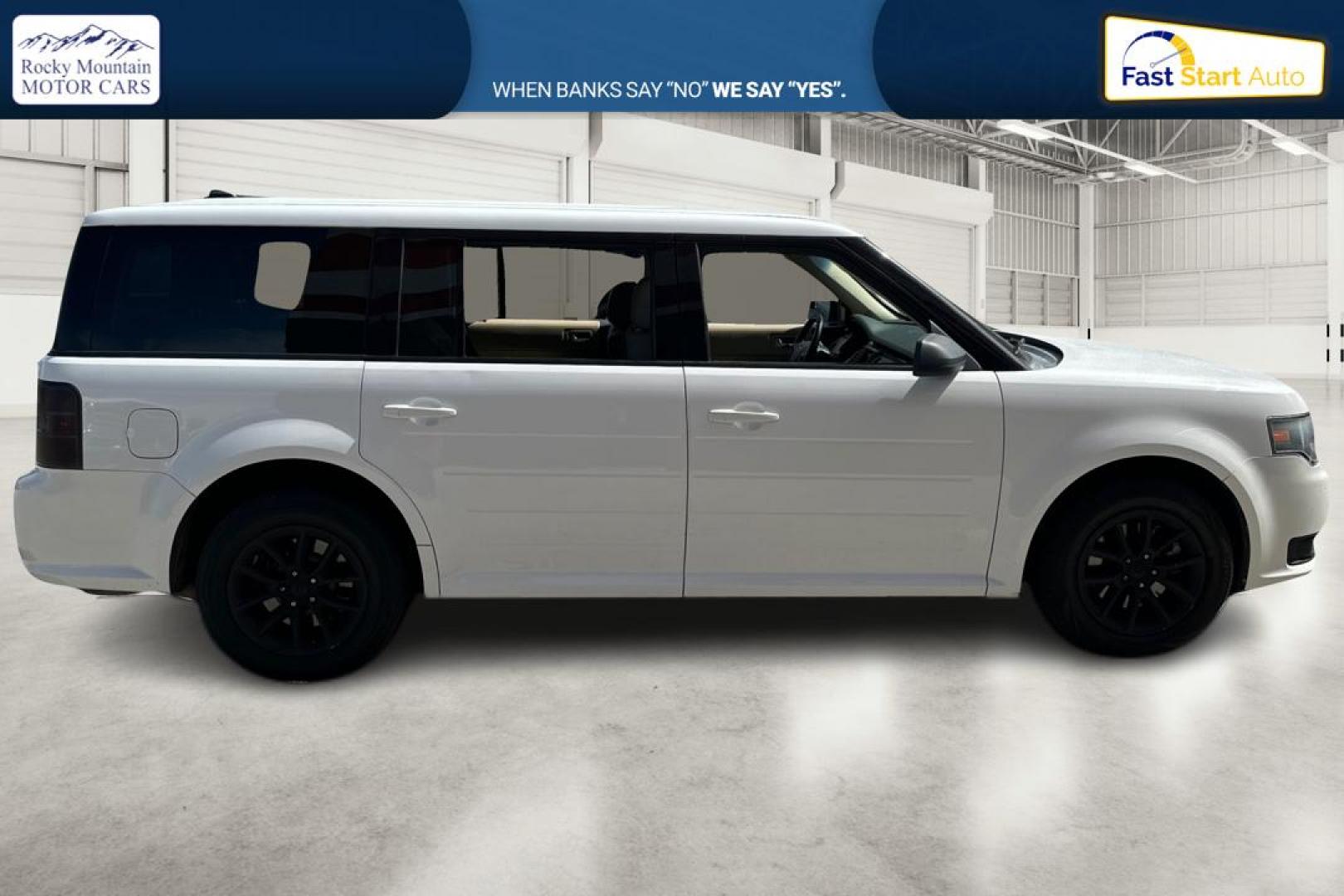 2016 White Ford Flex SE FWD (2FMGK5B82GB) with an 3.5L V6 DOHC 24V engine, 6A transmission, located at 767 S State Road, Pleasant Grove, UT, 84062, (801) 785-1058, 40.354839, -111.736687 - Photo#1